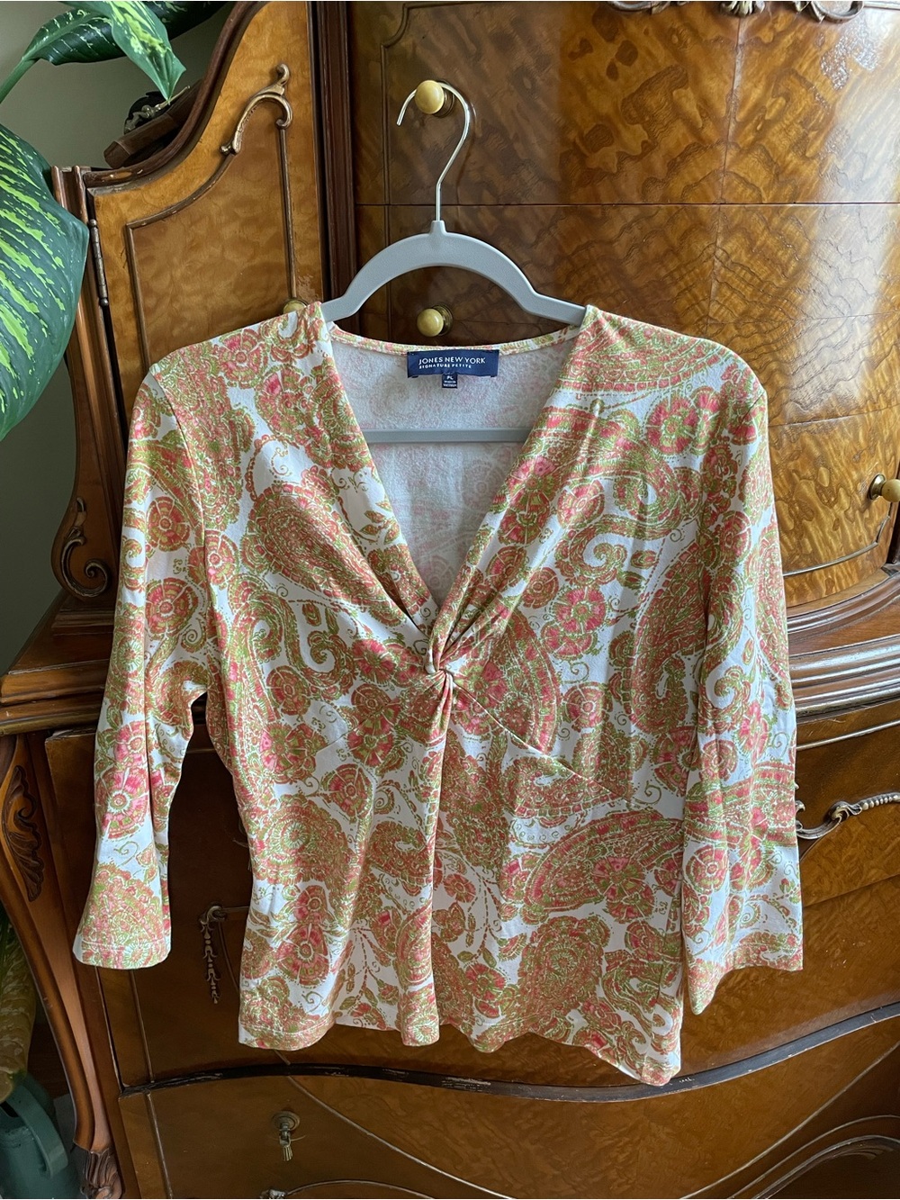 Jones New York Women’s Twist-Front V-Neck Paisley Top